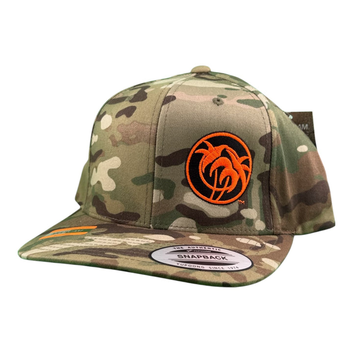 NICERIDE ROJO 6089 Unisex Adjustable Multicam Trucker Hat with logo on front panel.