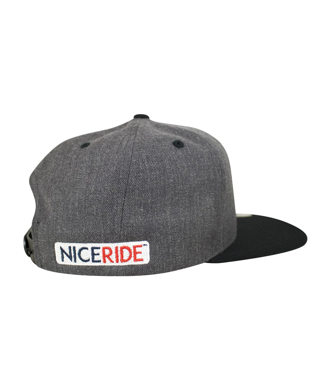 Back view of NICERIDE Rojo Negro Patch snapback hat highlighting the embroidered logo and structured design.